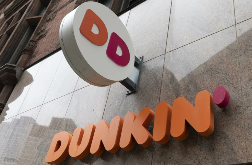 Un american cere 50.000 de dolari despăgubiri Dunkin Donuts, după ce a fost acoperit de excremente în urma exploziei toaletei bărbaţilor, în Florida