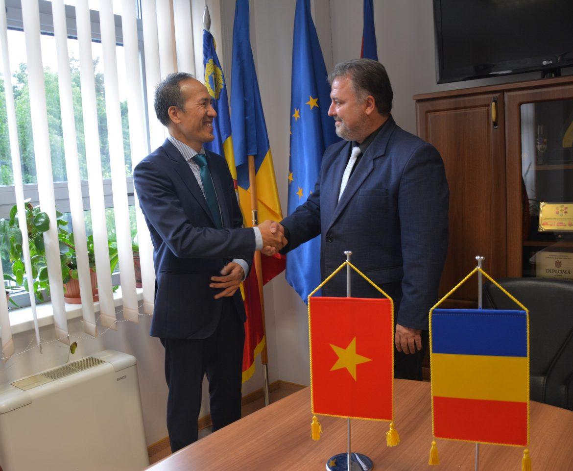 Excelența sa Do Duc Thanh, ambasadorul Republicii Socialiste Vietnam în România, a vizitat județul Cluj