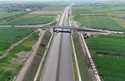Miercuri, 14 august, a fost semnată recepția lucrărilor pentru tratarea solului contaminat de pe traseul Autostrăzii Transilvania