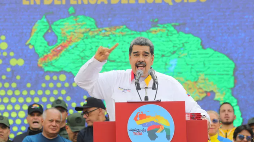 Prăbuşirea unui elicopter în Guyana este un semn ”de dincolo” în diferendul teritorial, consideră Maduro. ”Nu vă jucaţi cu Venezuela. Cel care se joacă cu Venezuela se arde”. Cinci morţi în urma prăbuşirii elicopterului într-un accident, doi militari au supravieţuit