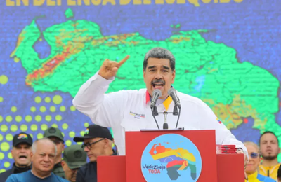 Prăbuşirea unui elicopter în Guyana este un semn ”de dincolo” în diferendul teritorial, consideră Maduro. ”Nu vă jucaţi cu Venezuela. Cel care se joacă cu Venezuela se arde”. Cinci morţi în urma prăbuşirii elicopterului într-un accident, doi militari au supravieţuit