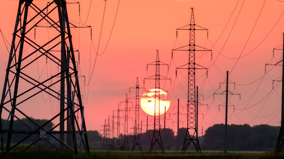 Halucinant! România vinde energie cu 1 leu/MWh și o cumpără cu 2.500 de lei/MWh | Închiderea capacităților de producție pe cărbune și gaz a pus pe butuci sistemul