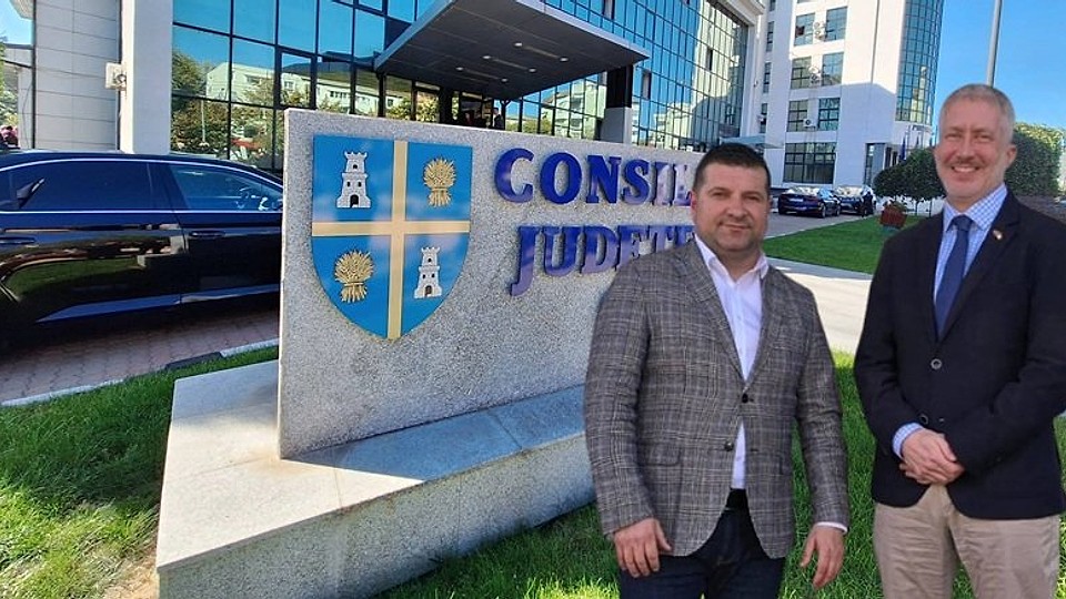 Întrevedere a vicepreşedintelui CJ Olt Ionuț Ivan cu un reprezentant al Ambasadei UK, pe tema investițiilor britanice în judeţ