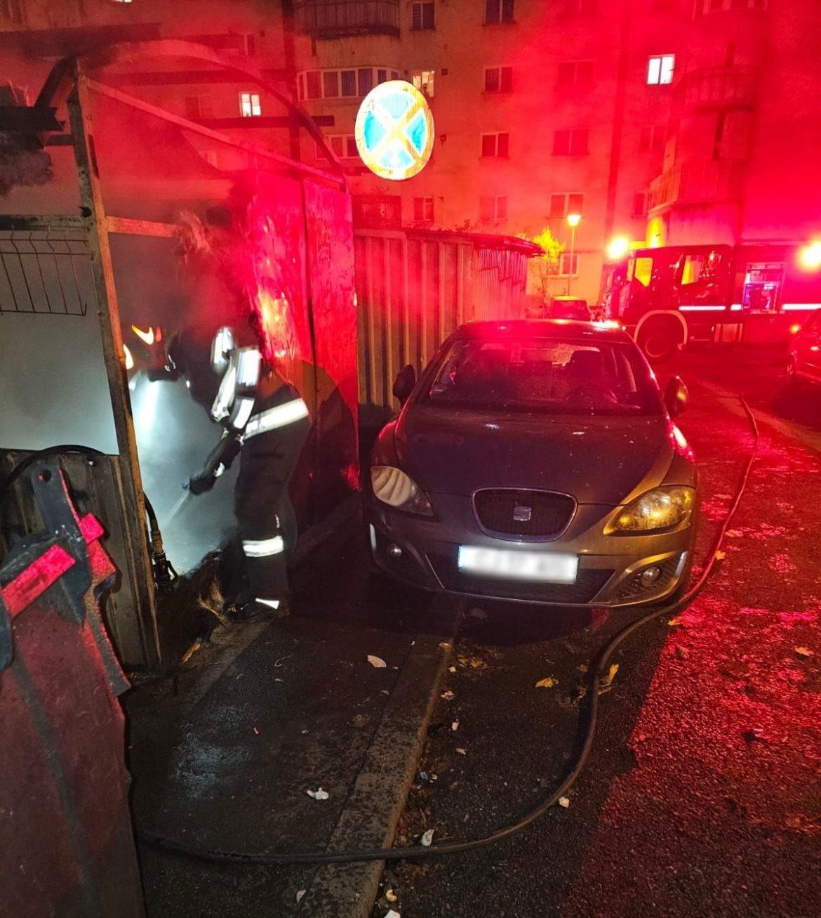 Mai multe pubele de gunoi au luat foc noaptea trecută pe strada Teodor Mihali din Cluj-Napoca