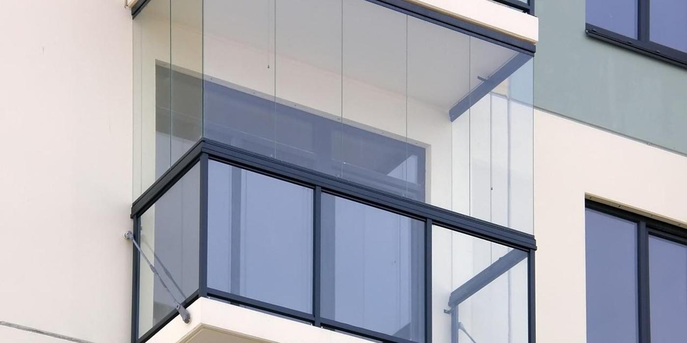 Cum se pot inchide terasele cu sticla