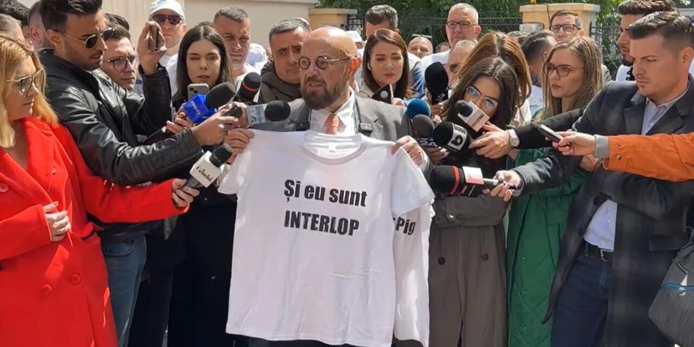 Cristian Popescu Piedone, oficial candidat la Primăria Capitalei. A venit cu tricouri cu mesaje speciale pentru contracandidații lui