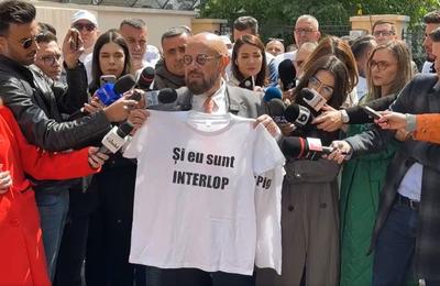 Cristian Popescu Piedone, oficial candidat la Primăria Capitalei. A venit cu tricouri cu mesaje speciale pentru contracandidații lui