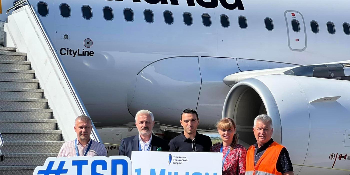 Arbitrul Ovidiu Haţegan, pasagerul cu numărul un milion din acest an pe Aeroportul Internaţional Timişoara