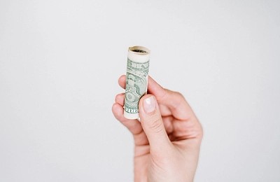 Lovitură pentru antreprenori: Cât te costă real să scoți dividendele anul acesta și de ce firmele de servicii sunt cele mai afectate