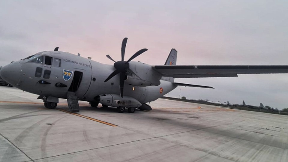 Nicușor Dan, blocat peste noapte în Paris. De ce nu poate ajunge în țară avionul militar Spartan cu care a zburat în Franța