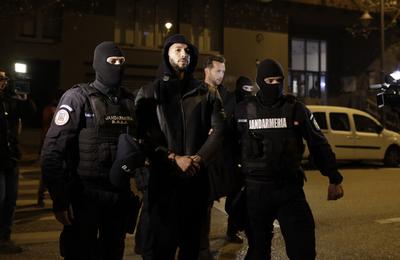 Arestarea lui Andrew Tate: TikTok şi Twitter sunt sub tirul criticilor din cauza postărilor false ale fanilor. Acestea ar putea prejudicia ancheta