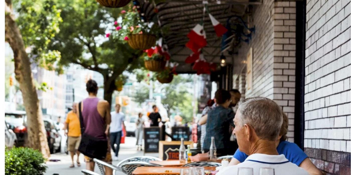 Există un nou regulament pentru amplasarea teraselor, a vitrinelor frigorifice și a automatelor de cafea sau alimente, în Sectorul 2 al Capitalei