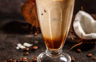 Cafea cu ulei de cocos- beneficiile sale pentru sănătate