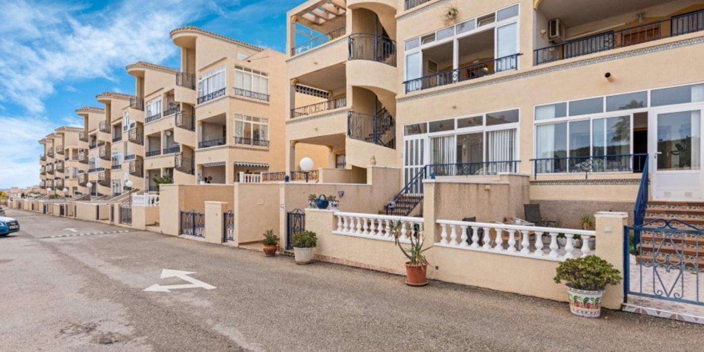 CNN: În timp ce Putin se joacă cu nervii lor, est-europenii încep să-şi cumpere case în Occident în care să se pună la adăpost