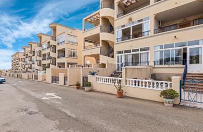 CNN: În timp ce Putin se joacă cu nervii lor, est-europenii încep să-şi cumpere case în Occident în care să se pună la adăpost