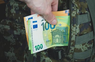 O prostituată din Cluj fiindcă a tâlhârit un bărbat în Piața Gării din Cluj-Napoca