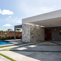 Cum amenajezi exteriorul casei cu piatră naturală