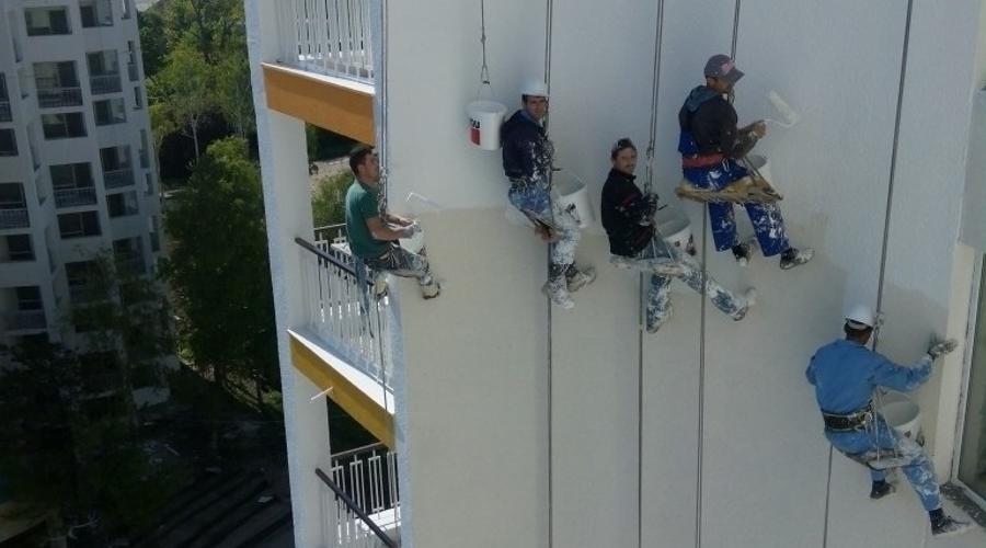 Blocurile din cartierele Constanței: proprietarii, obligați să curețe graffiti-ul sub amenințarea amenzilor record