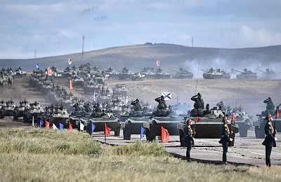 Rusia primește tanchiști chinezi pentru a-i învăța „din experiență” cum să lupte împotriva NATO