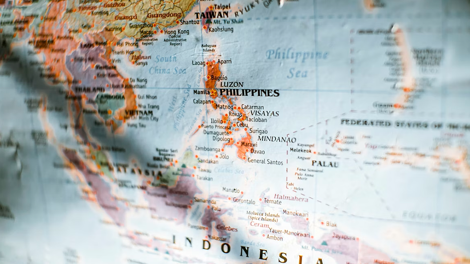 Măsuri disperate în țările din Asia: benzină pe cartelă, interzisă folosirea liftului și aerului condiționat și utilizarea mașinilor în comun | Angajații sunt îndemnați să poarte haine subțiri ca să facă față căldurii din clădiri