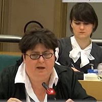 Alina Mungiu-Pippidi vrea ca statul român să fie primul din lume care INTERZICE TOTAL numerarul. Antreprenor: Dacă asta e soluția pentru “reformarea adevărată a Statului” suntem beep beep beep rău de tot