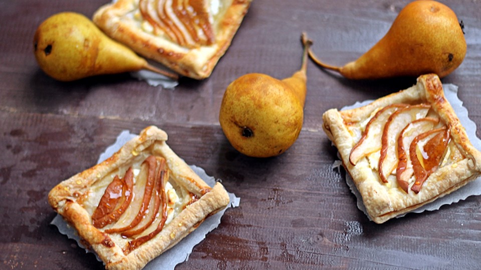 Mini tarte cu pere: Rețeta simplă cu doar 5 ingrediente
