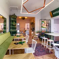 Simbio in casa noua pe Negustori 26