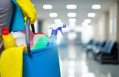 Cum se folosesc corect produsele de curățenie profesionale în retail, birouri și industrie: ghid aplicat IgienaPHS