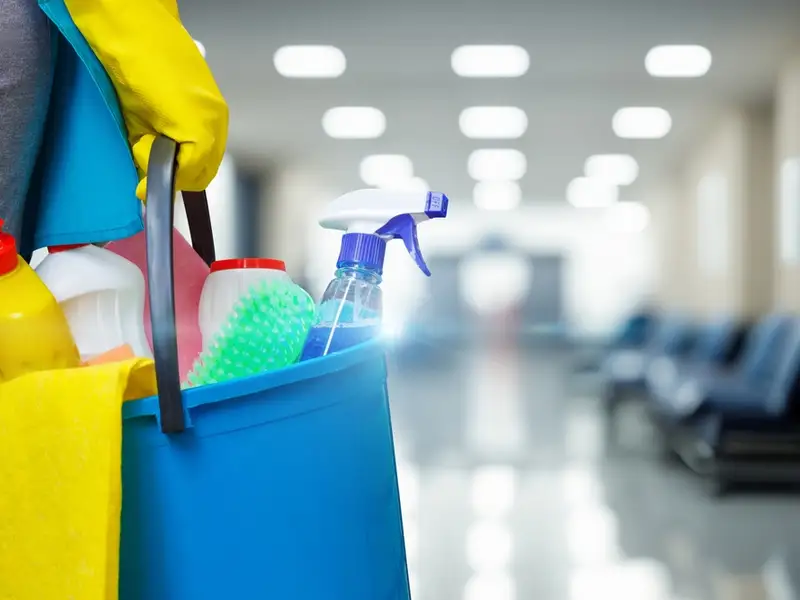 Cum se folosesc corect produsele de curățenie profesionale în retail, birouri și industrie: ghid aplicat IgienaPHS