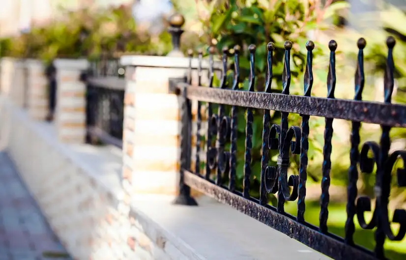 Choosing the Right Material for Your Front Yard Fence
