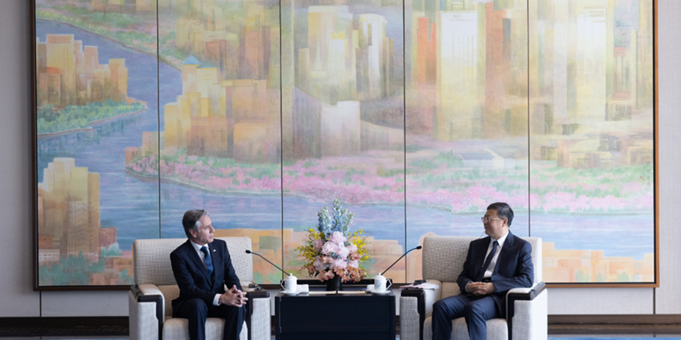 Blinken îndeamnă, la Shanghai, Washingtonul şi Beijingul să-şi gestioneze diferendele în mod ”responsabil”