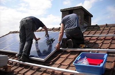 Greșeli frecvente la instalarea panourilor fotovoltaice: factori care reduc randamentul cu 30%
