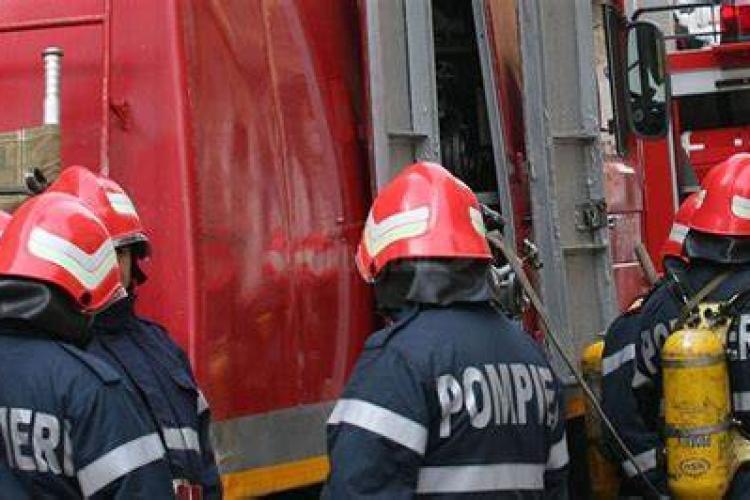O autoutilitară a izbucnit în flăcări pe strada Observatorului din Cluj-Napoca