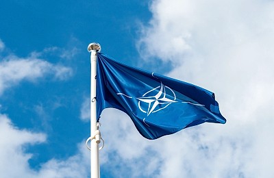 Franța se gândește tot mai serios să iasă din NATO, din cauza politicii duse de SUA