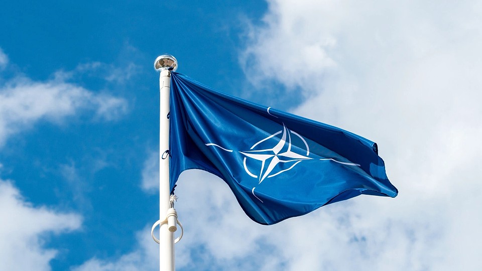 Franța se gândește tot mai serios să iasă din NATO, din cauza politicii duse de SUA
