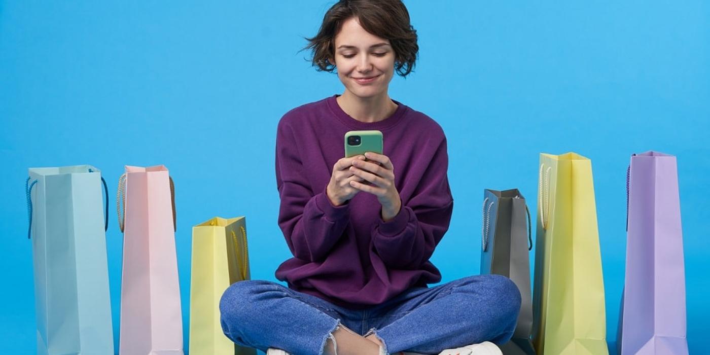 Peste 83% dintre Milleniali și 93% dintre cei din GenZ fac cumpărături online lunar