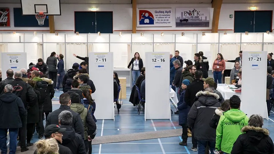 Groenlanda interzice donațiile străine, anonime, „stil Georgescu”, pentru alegerile din martie