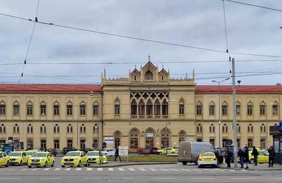 Consilier al ministrului Transporturilor, către conducerea Regionalei CFR Iaşi: Nu mai închideţi Gara Iaşi pe timp de noapte. Ajung trenurile după ora 22.00, iar gara este închisă. Ruşinică!