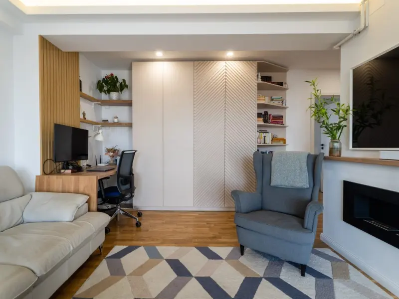 Amenajare in stil industrial cu jocuri de texturi si riflaje