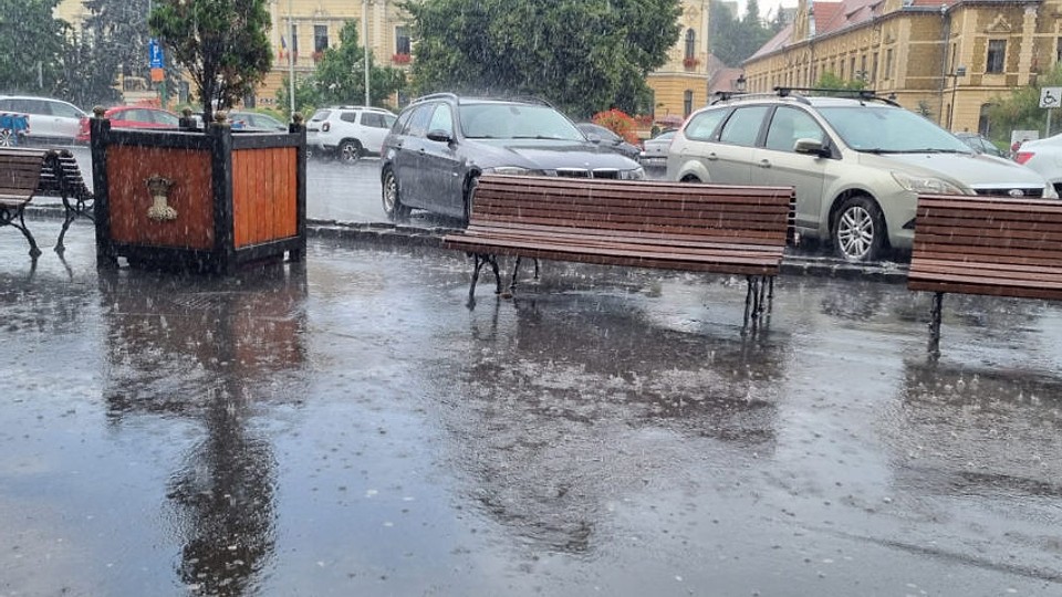 Actualizare Meteorologică: Prezența norilor și a precipitațiilor va continua