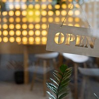 Cum influențează iluminatul inteligent percepția brandului în industria HoReCa