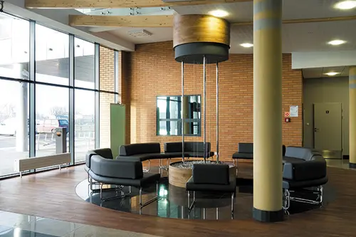 O solutie inedita pentru birou si biblioteca amenajarea cu placaj ceramic