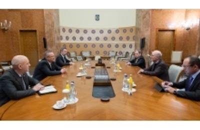 Ciucă, după întâlnirea cu reprezentanţii uneia dintre cele mai mari companii din domeniul producţiei de hidrogen verde: Potenţialul energetic al României oferă o perspectivă largă de dezvoltare