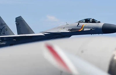 China, tactici rusești în Pacific. Un J-15 a trecut aproape de un avion japonez, la intimidare