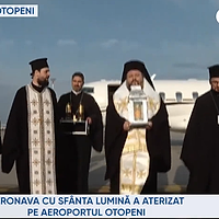 VIDEO | Lumina Sfântă de la Ierusalim a fost adusă la București și va fi împărțită credincioșilor din România și Republica Moldova