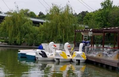 În Parcul Drumul Taberei se deschide sezonul estival pe lac. Bucureștenii se pot plimba gratuit astăzi pe lac
