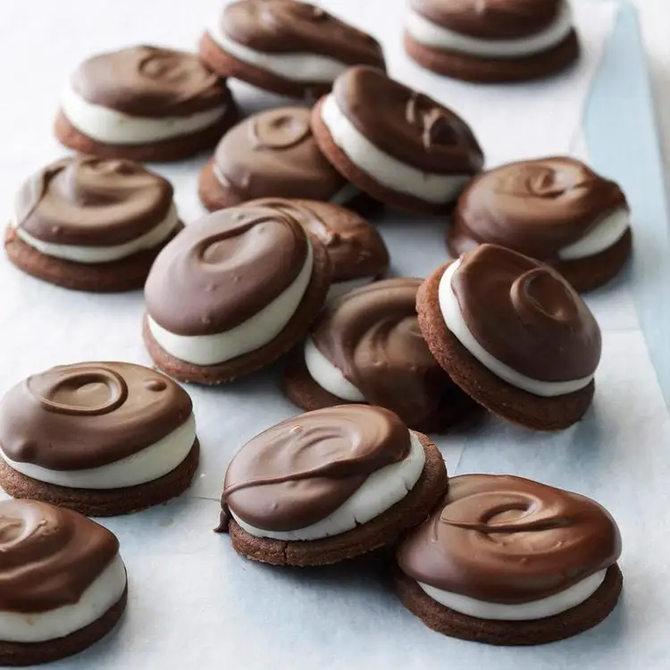 Bezele moi din ciocolată cu umplutură de mentă.