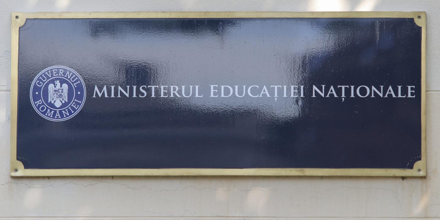 Ministerul Educaţiei propune premierea elevilor care au obţinut media 10 la examenele naţionale din această vară / Elevii de clasa a VIII-a ar urma să primească 2.000 de lei, iar cei de-a XII-a – 5.000 de lei / 558 de beneficiari în total