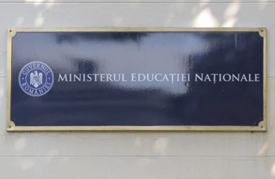 Ministerul Educaţiei propune premierea elevilor care au obţinut media 10 la examenele naţionale din această vară / Elevii de clasa a VIII-a ar urma să primească 2.000 de lei, iar cei de-a XII-a – 5.000 de lei / 558 de beneficiari în total