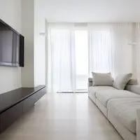 Stiluri populare și soluții de design care adaugă valoare locuinței tale